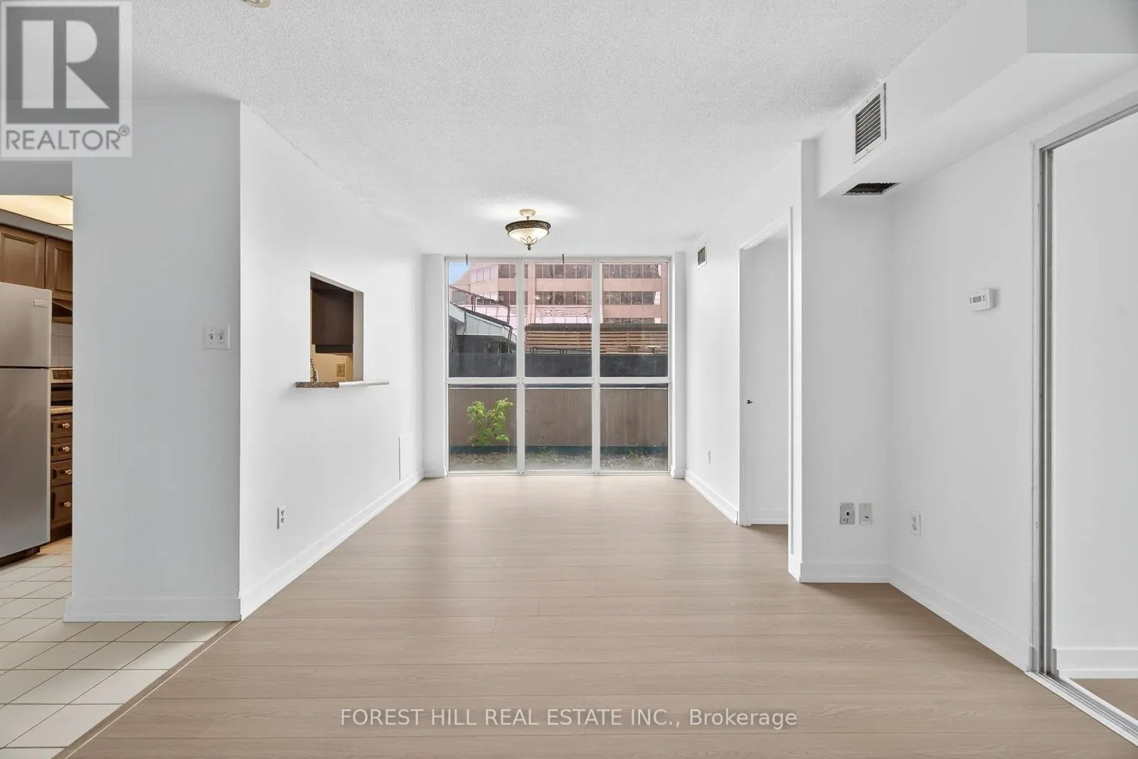 210 - 285 ENFIELD PLACE N