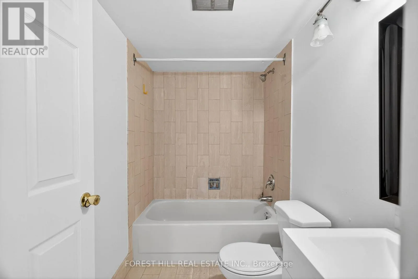 210 - 285 ENFIELD PLACE N