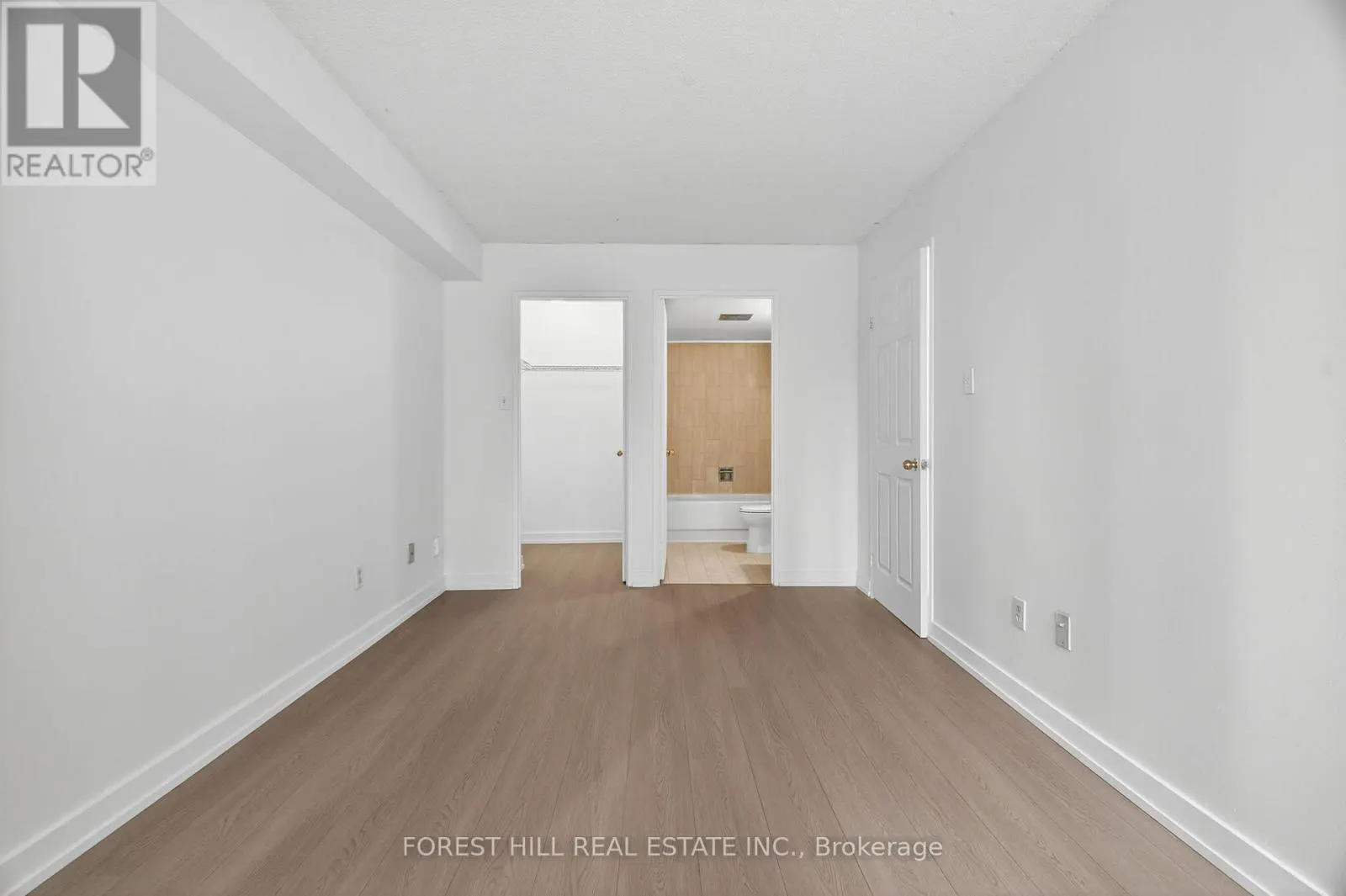 210 - 285 ENFIELD PLACE N