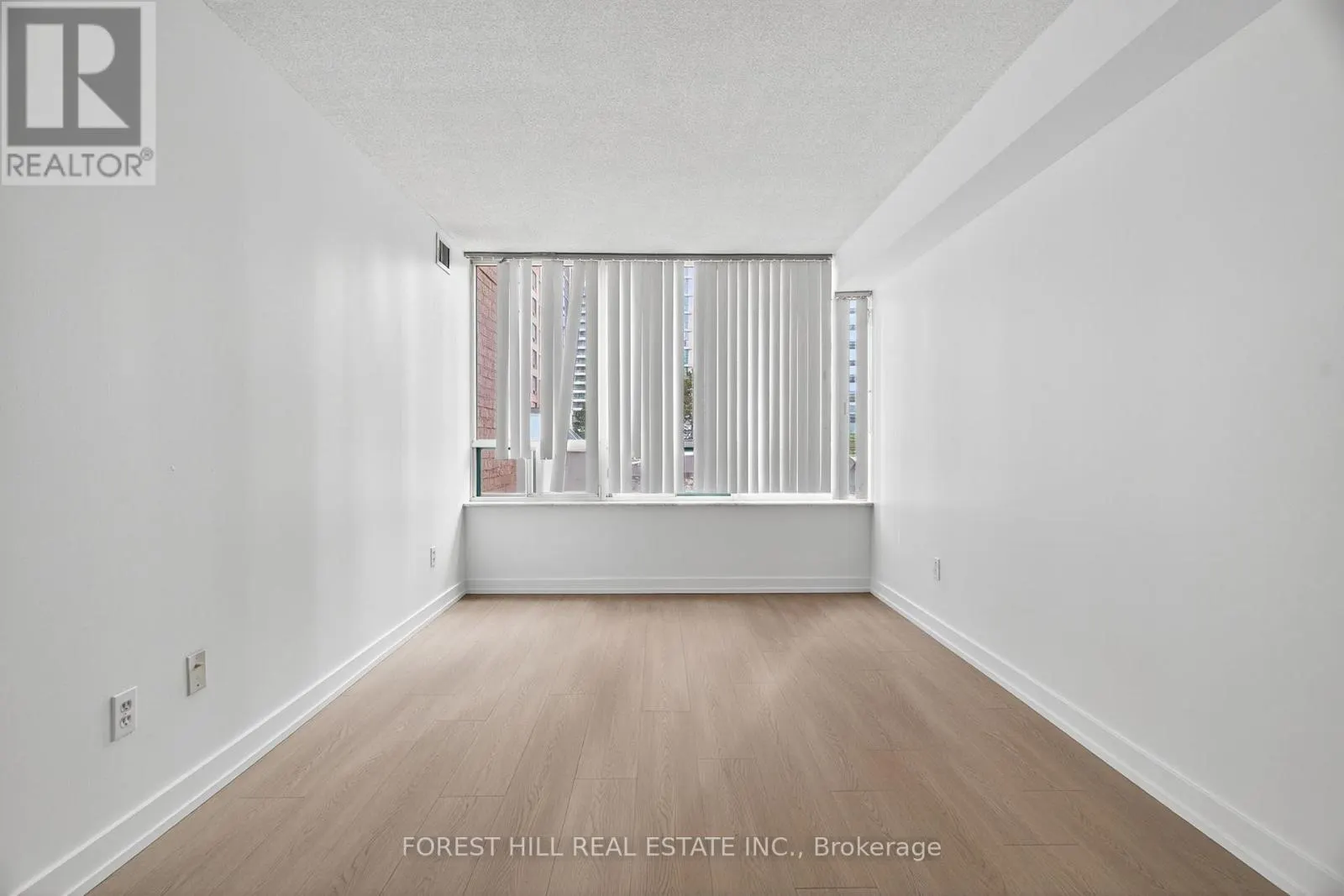 210 - 285 ENFIELD PLACE N