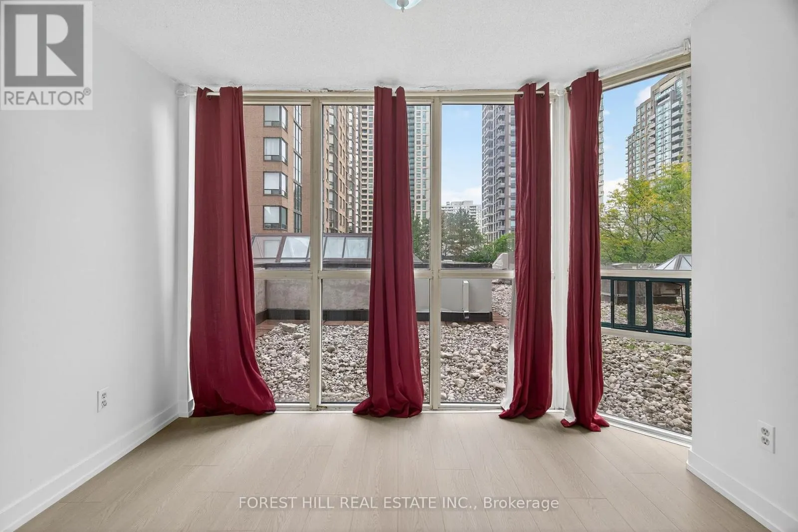 210 - 285 ENFIELD PLACE N