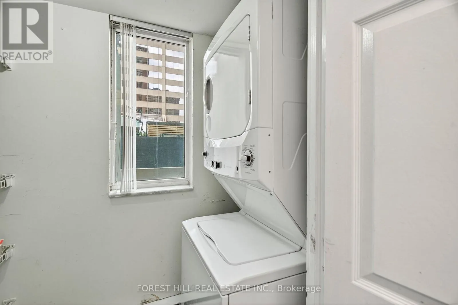 210 - 285 ENFIELD PLACE N