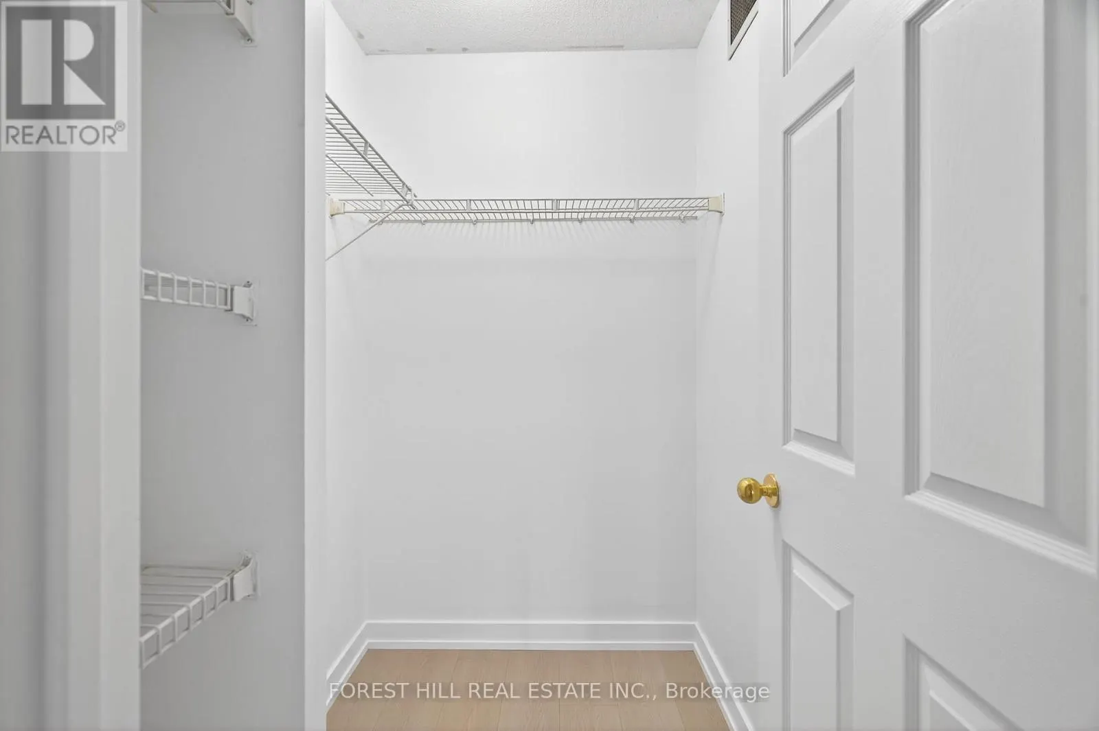 210 - 285 ENFIELD PLACE N