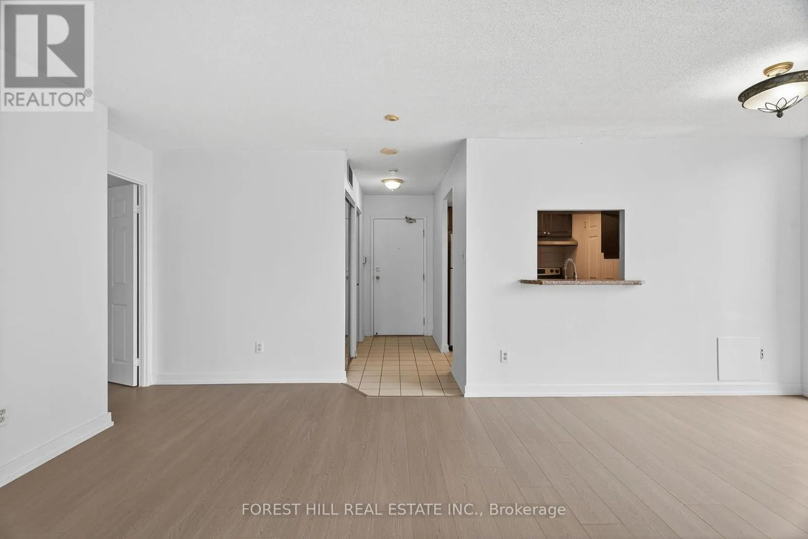 210 - 285 ENFIELD PLACE N