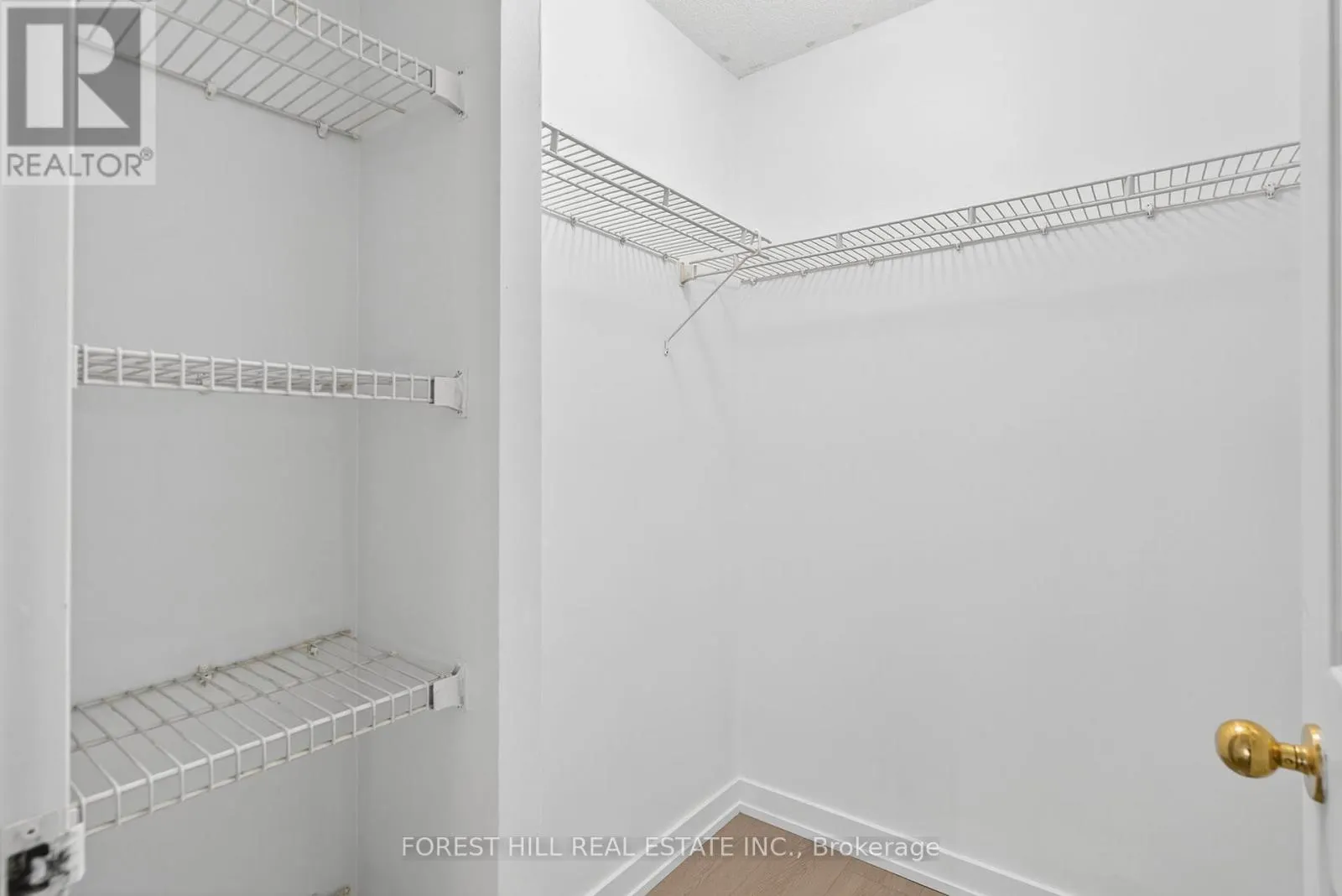 210 - 285 ENFIELD PLACE N