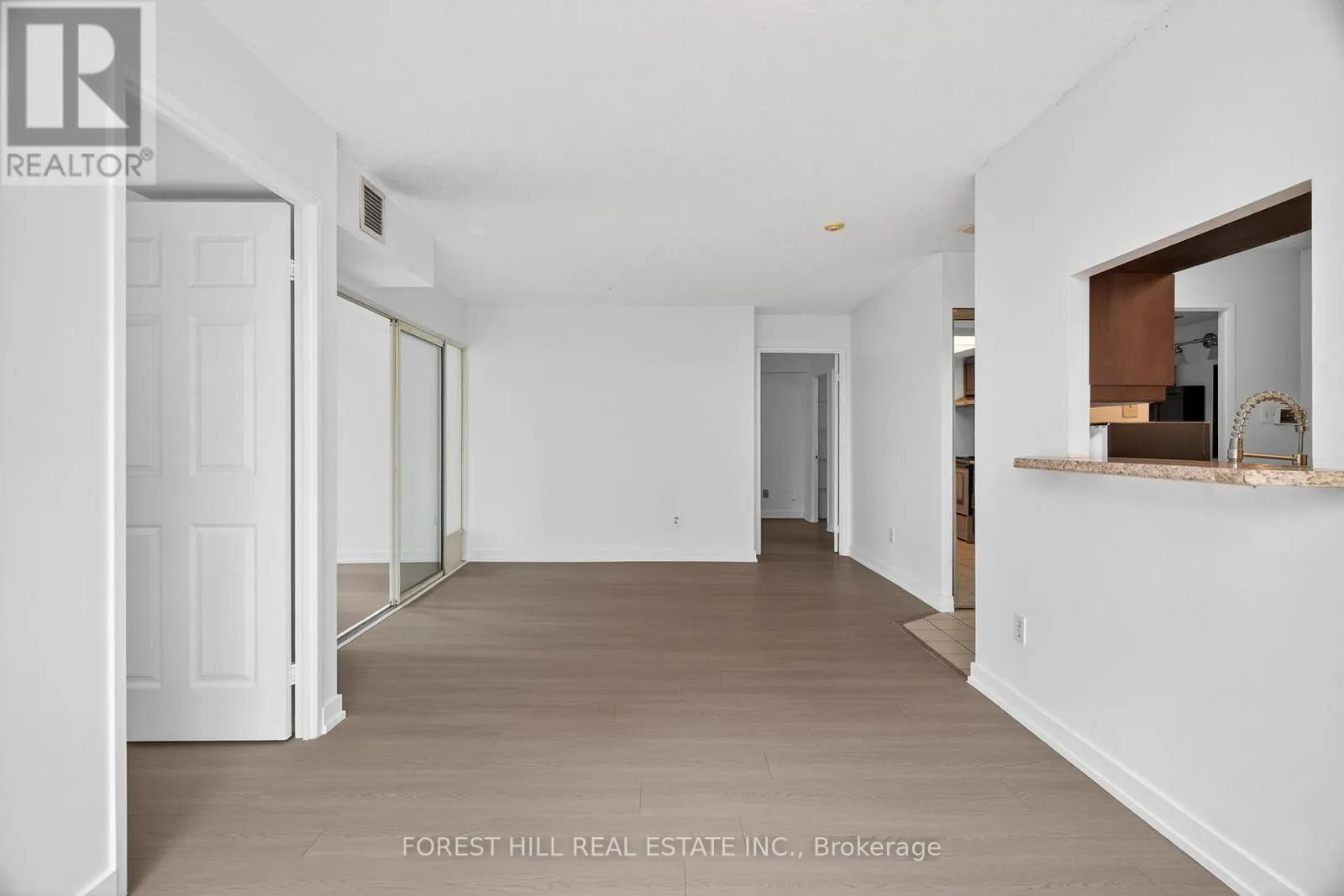 210 - 285 ENFIELD PLACE N