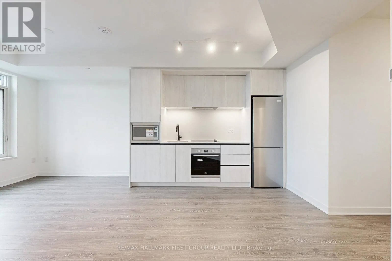 1201 - 2495 EGLINTON AVENUE W