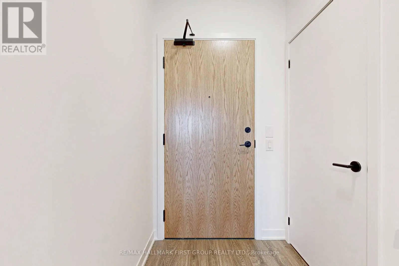 1201 - 2495 EGLINTON AVENUE W