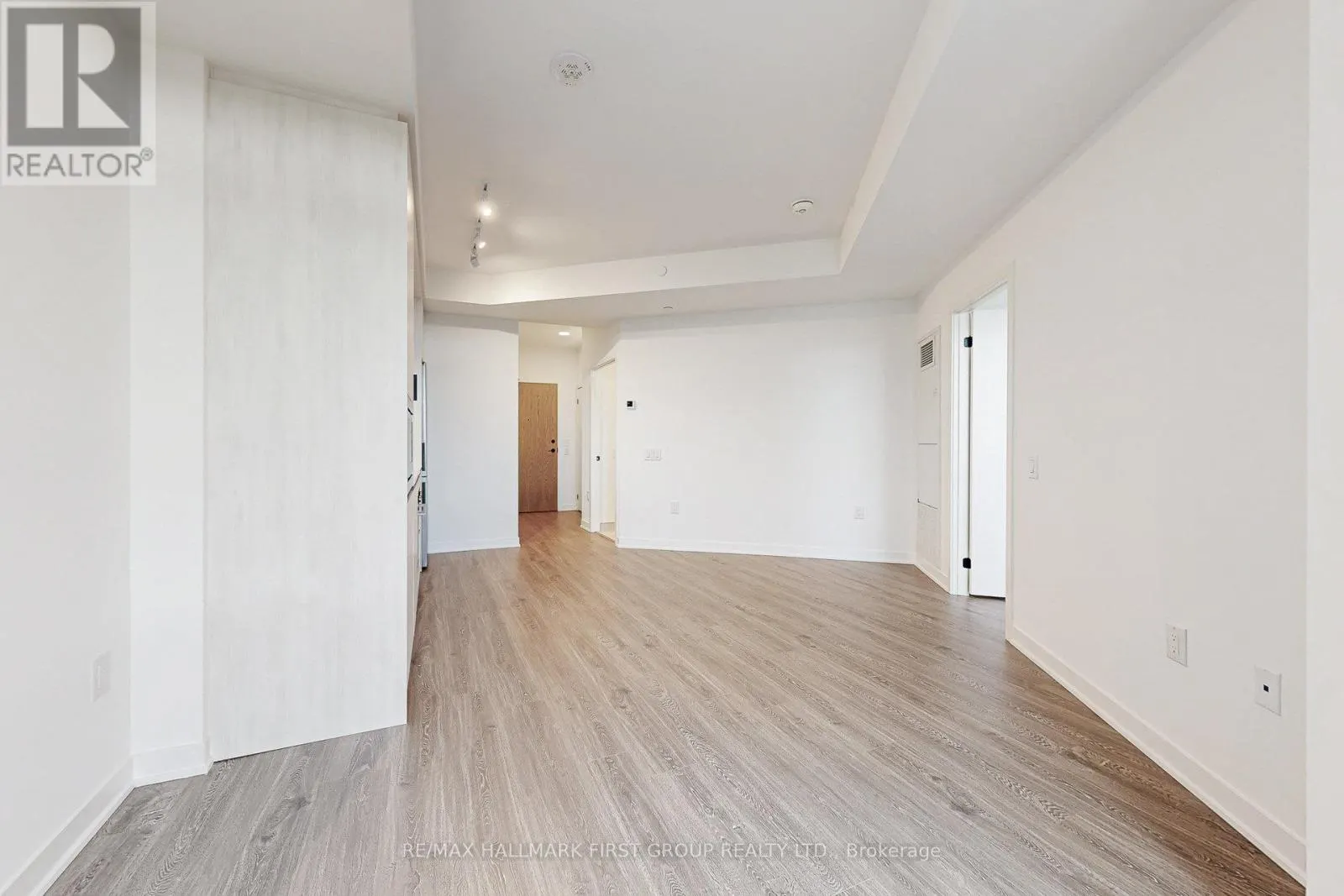 1201 - 2495 EGLINTON AVENUE W