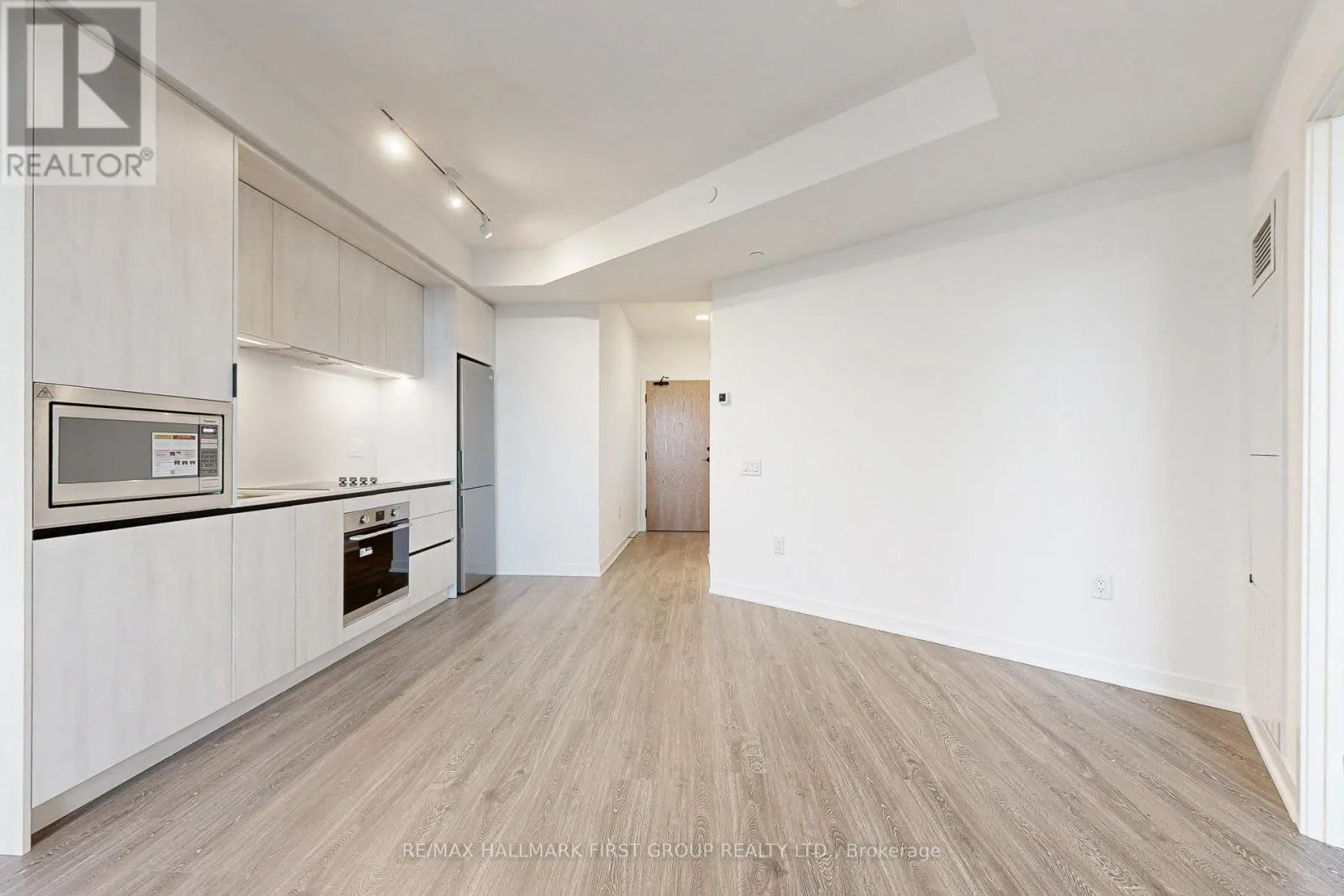 1201 - 2495 EGLINTON AVENUE W