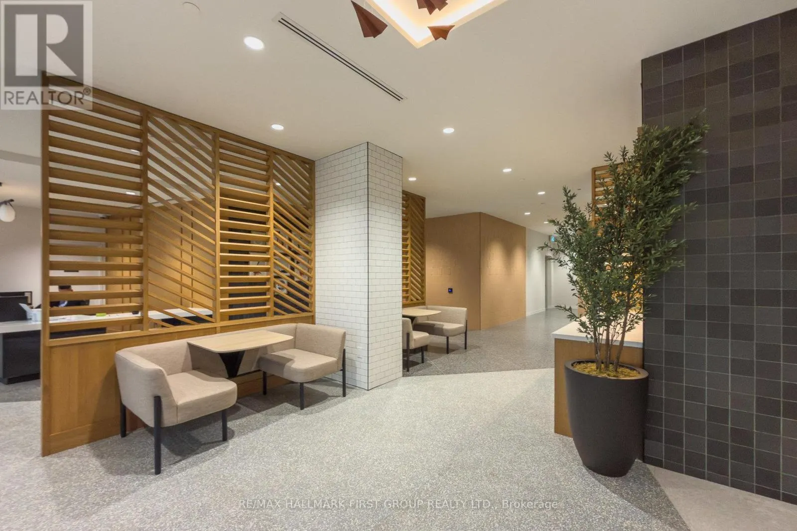 1201 - 2495 EGLINTON AVENUE W