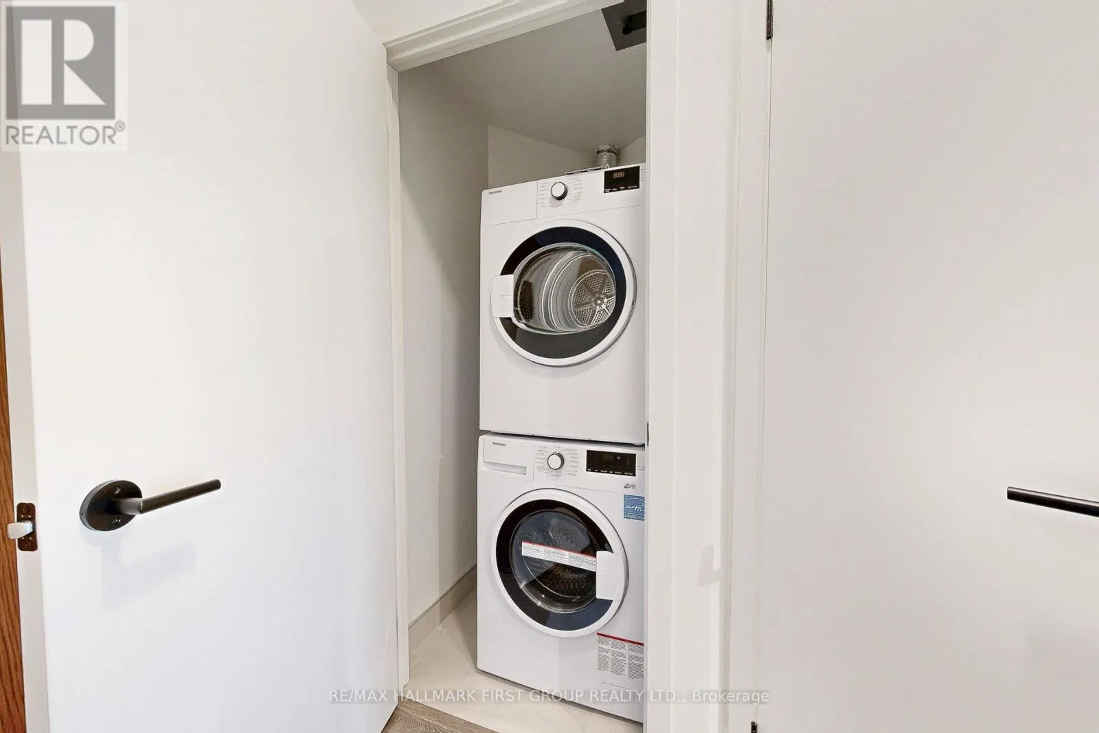 1201 - 2495 EGLINTON AVENUE W