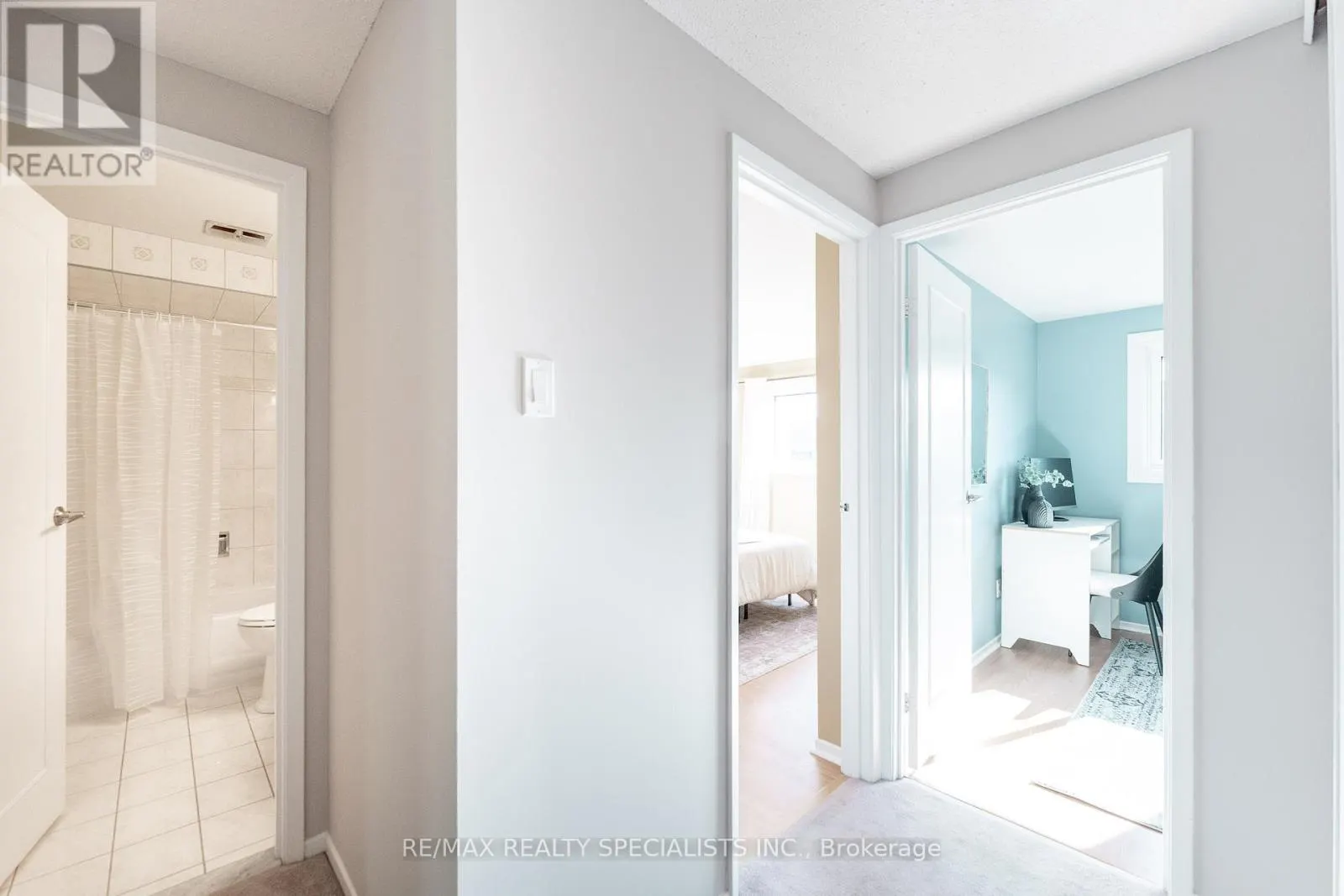 6 - 2252 UPPER MIDDLE ROAD