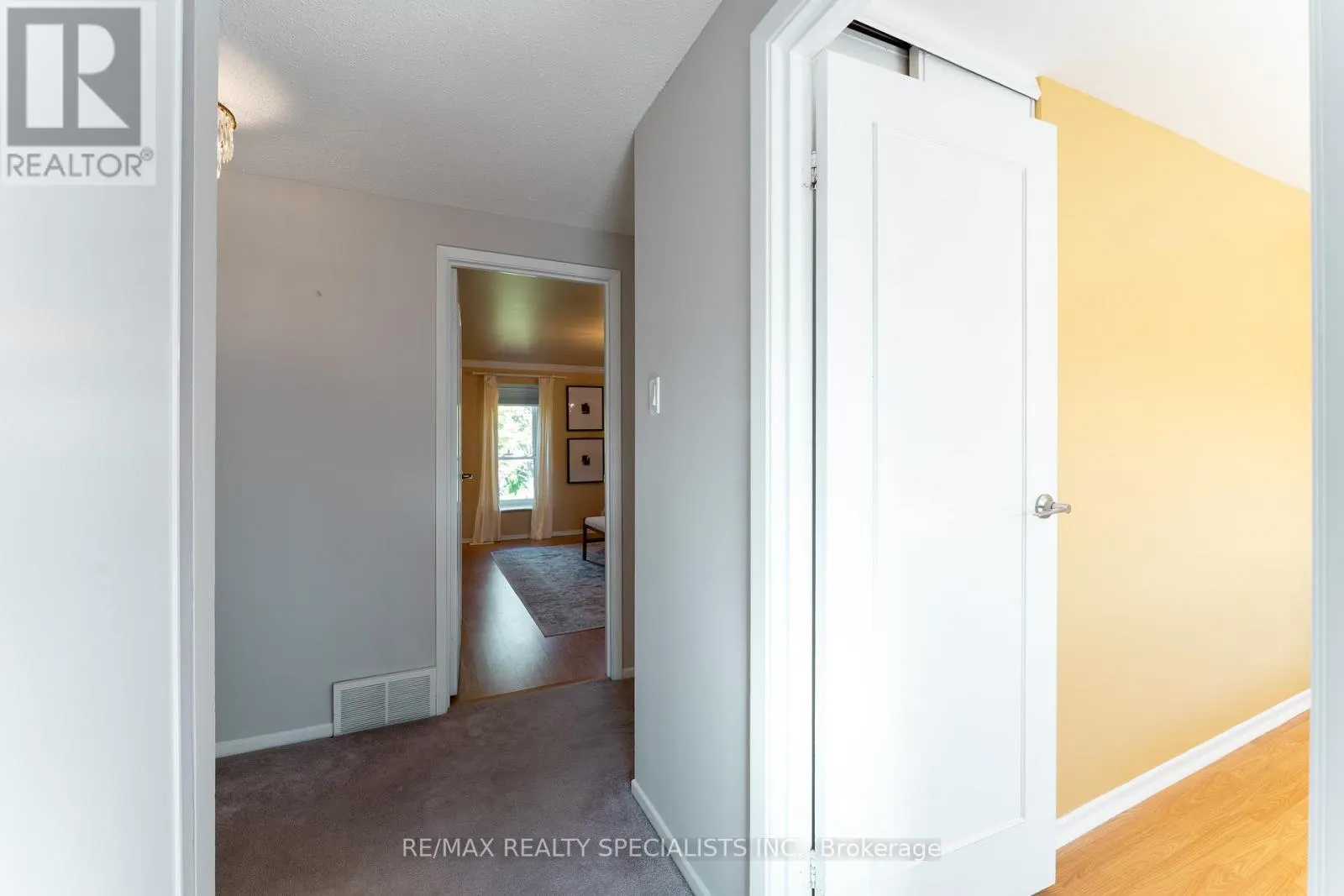 6 - 2252 UPPER MIDDLE ROAD