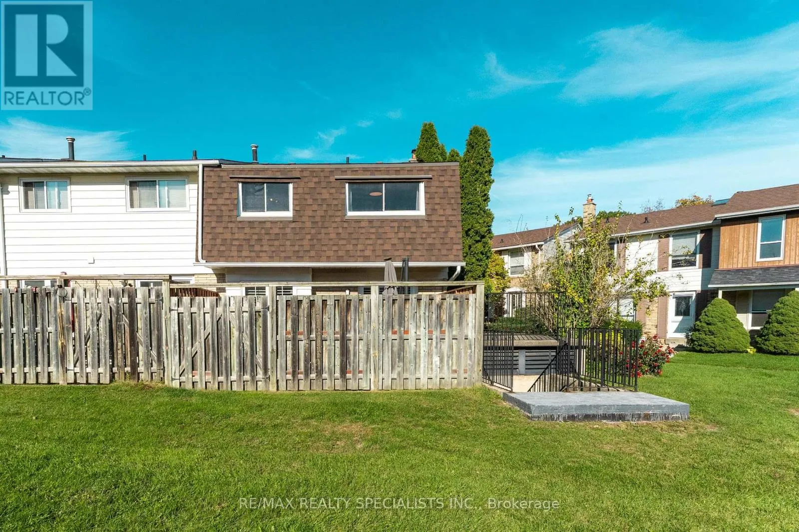 6 - 2252 UPPER MIDDLE ROAD