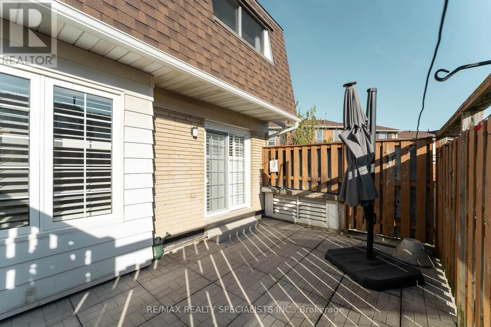 6 - 2252 UPPER MIDDLE ROAD