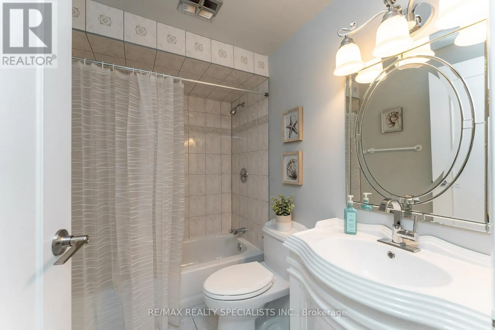 6 - 2252 UPPER MIDDLE ROAD