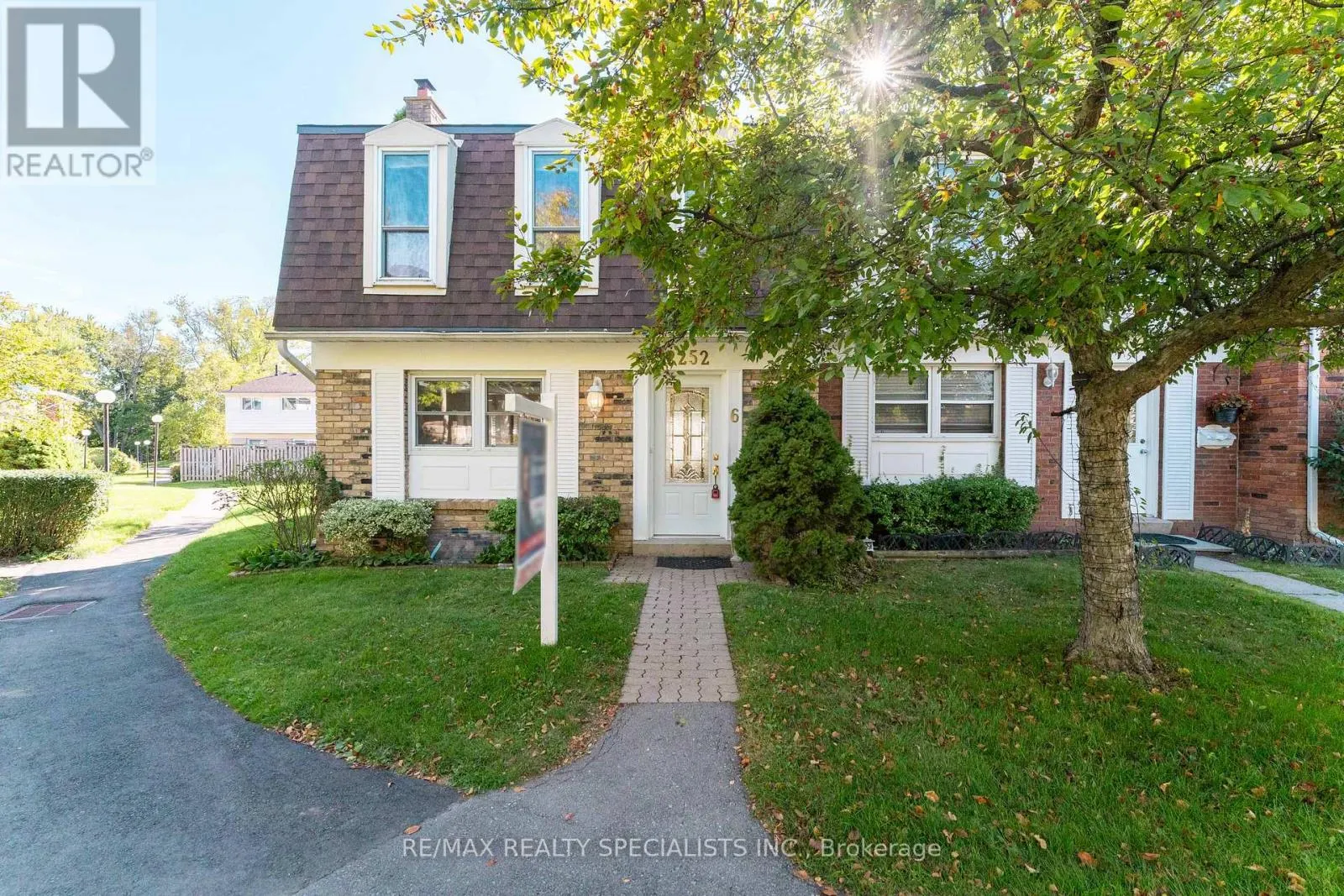 6 - 2252 UPPER MIDDLE ROAD