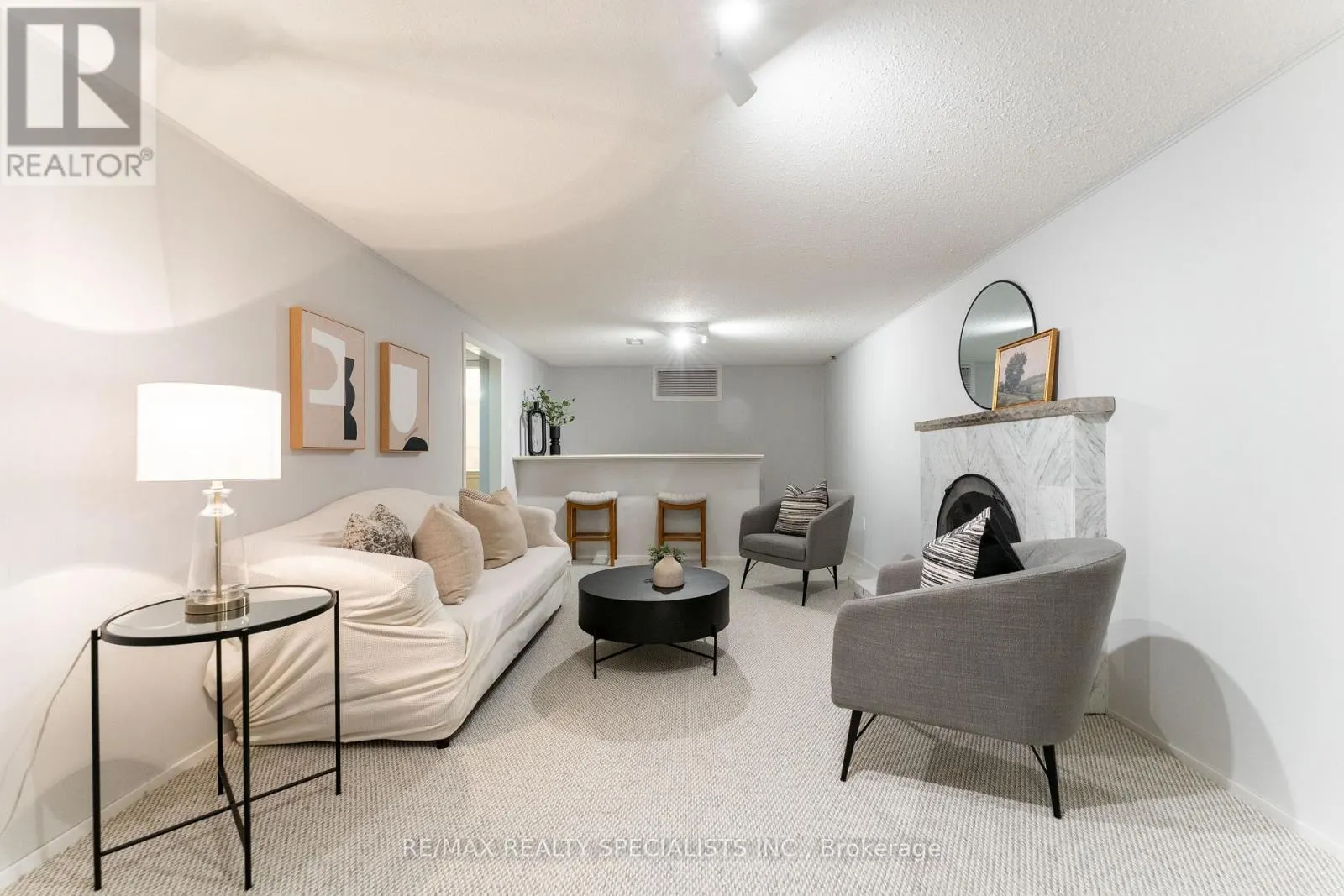 6 - 2252 UPPER MIDDLE ROAD