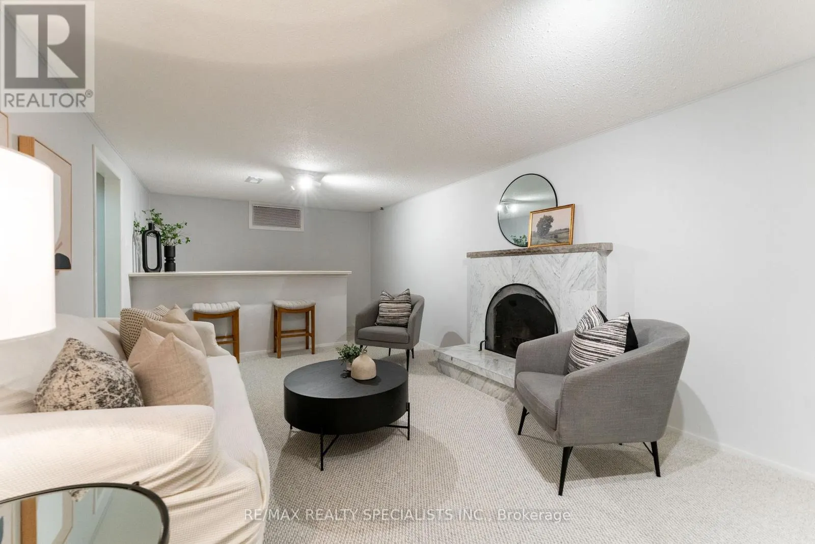 6 - 2252 UPPER MIDDLE ROAD