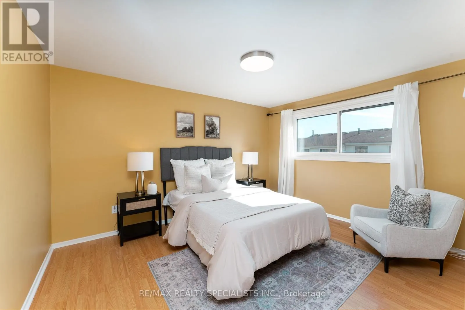 6 - 2252 UPPER MIDDLE ROAD