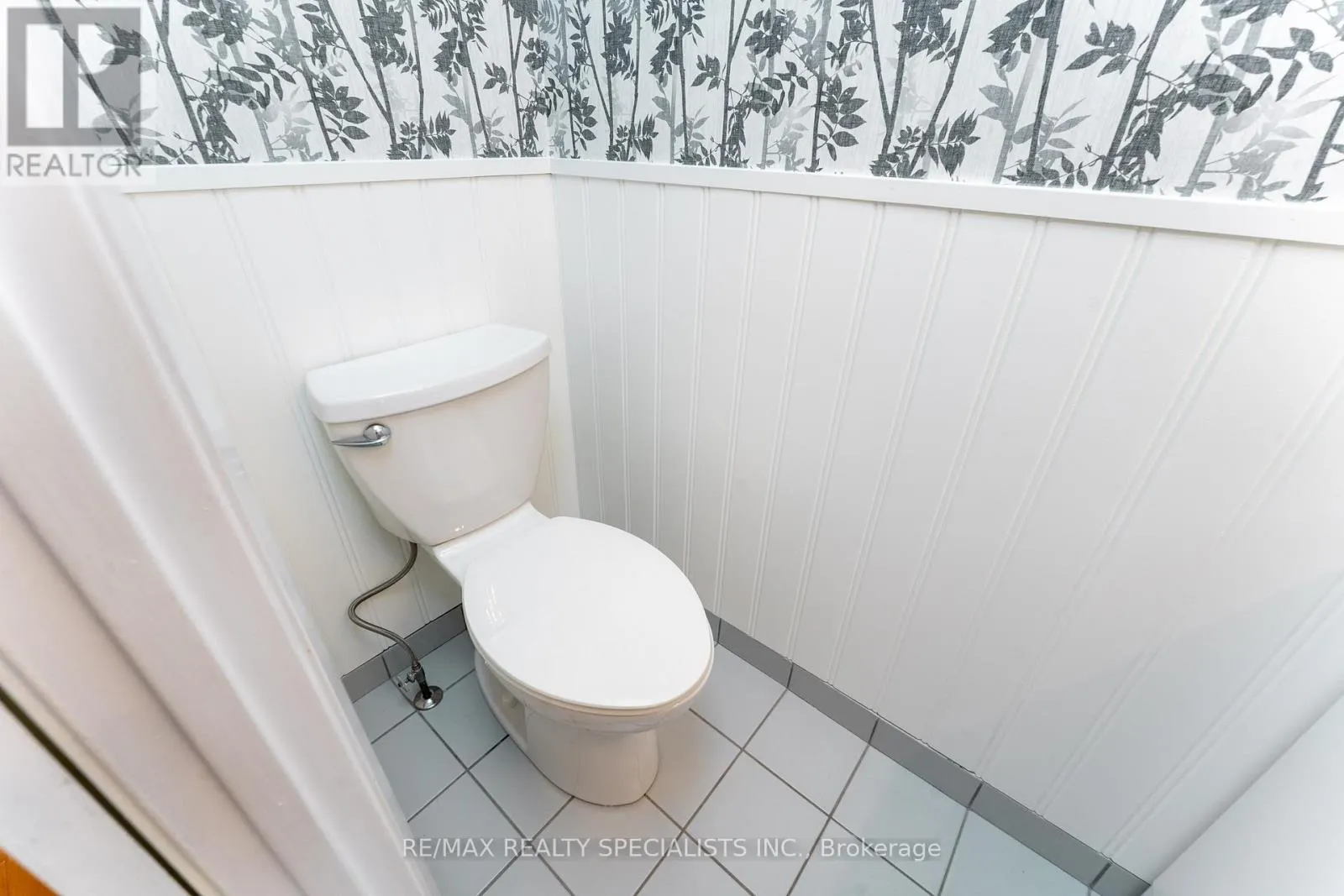 6 - 2252 UPPER MIDDLE ROAD