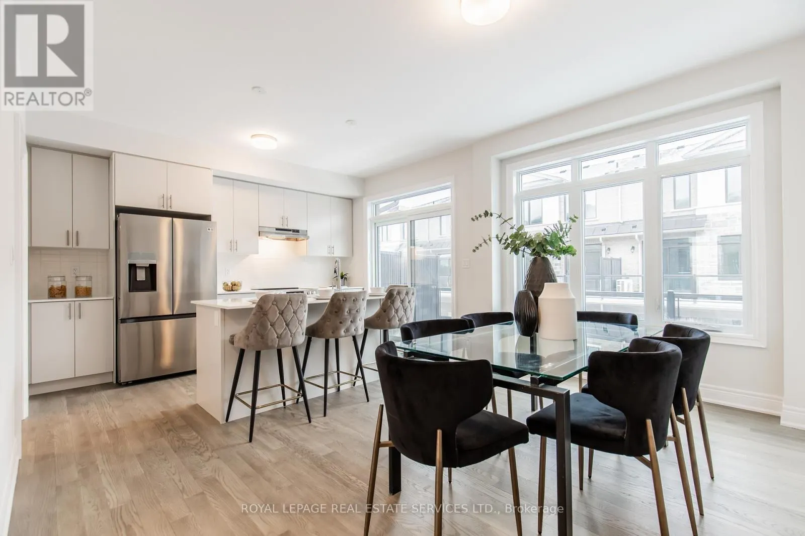 2733 WESTOAK TRAILS BOULEVARD