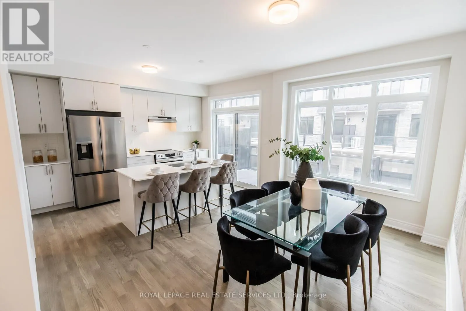 2733 WESTOAK TRAILS BOULEVARD