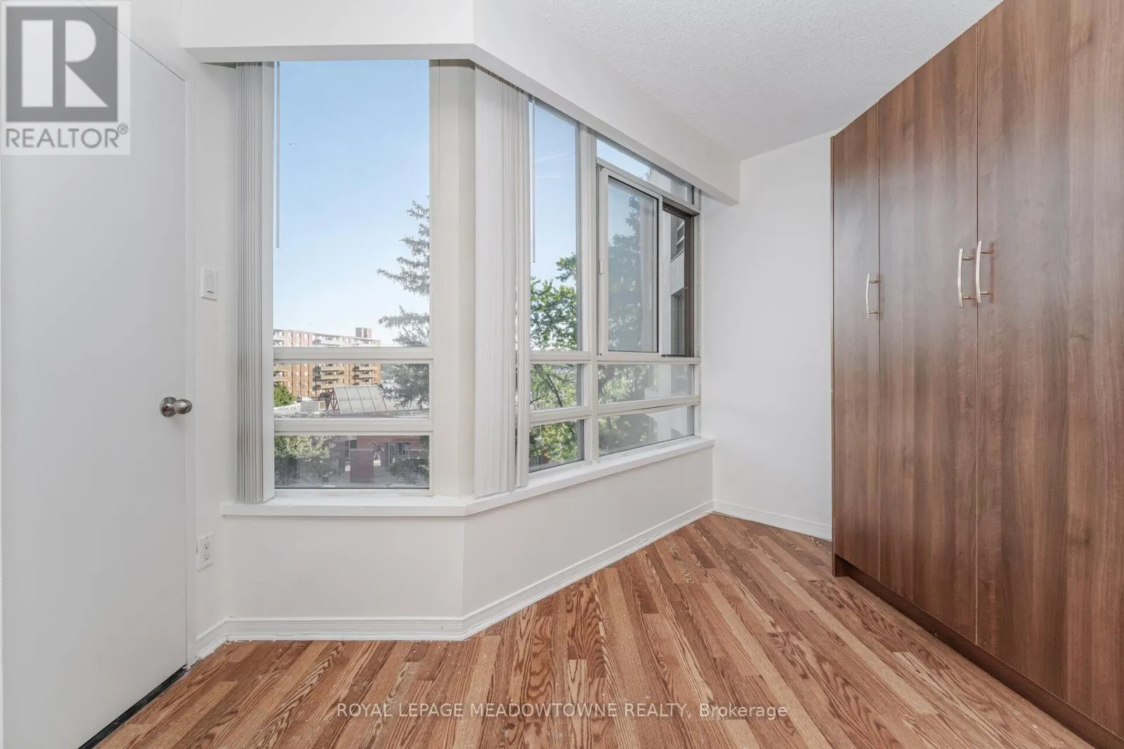 406 - 75 KING STREET E