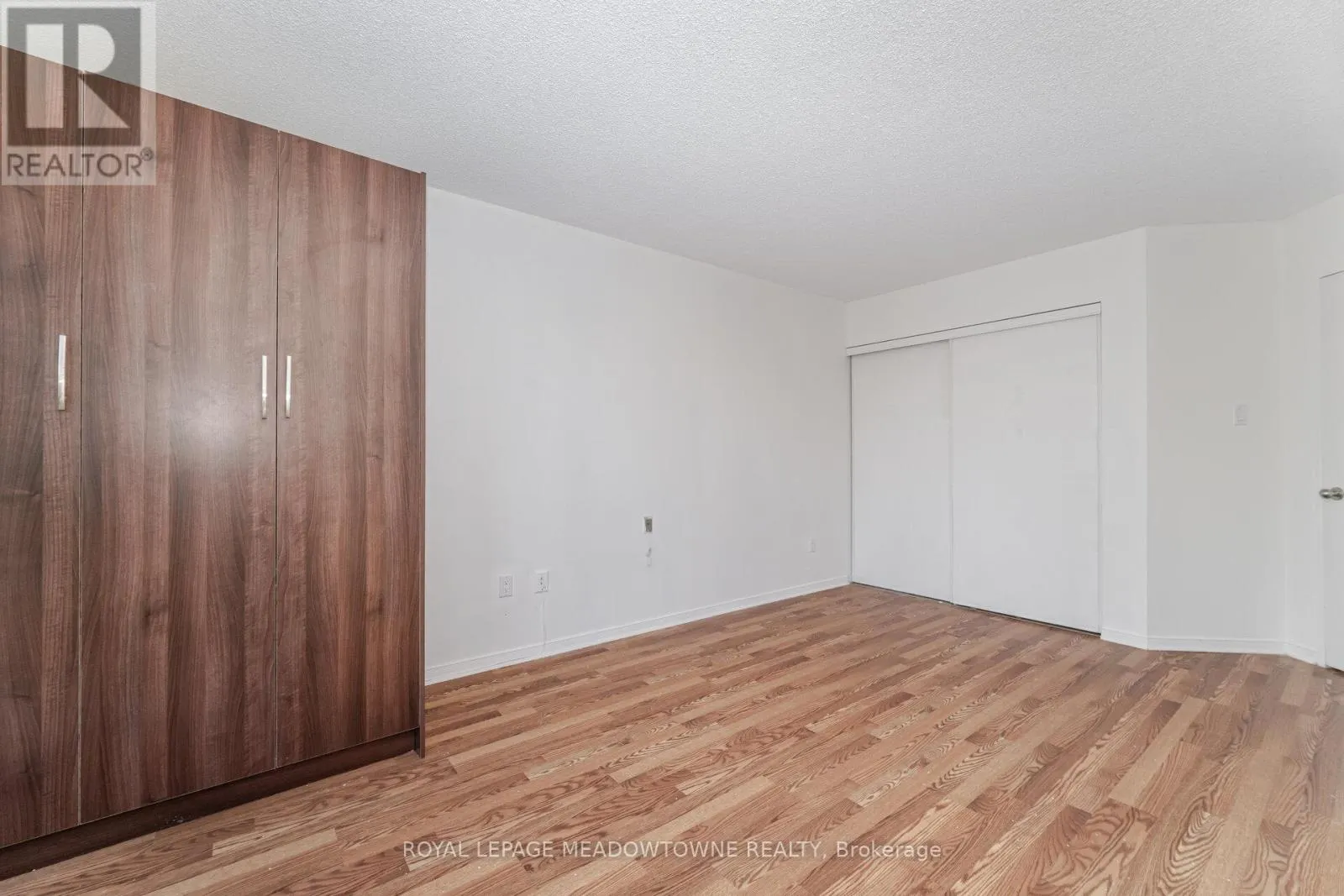 406 - 75 KING STREET E