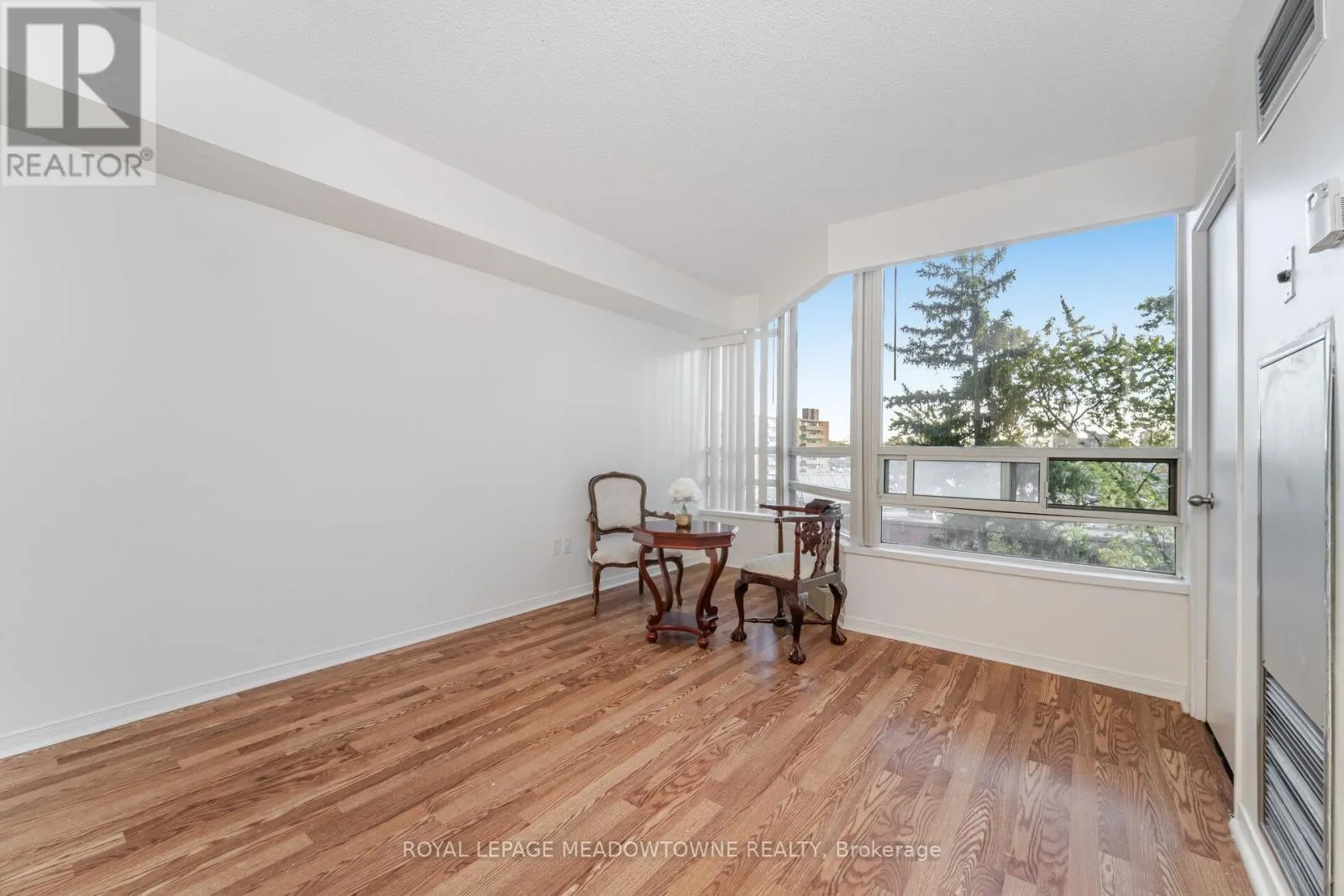 406 - 75 KING STREET E