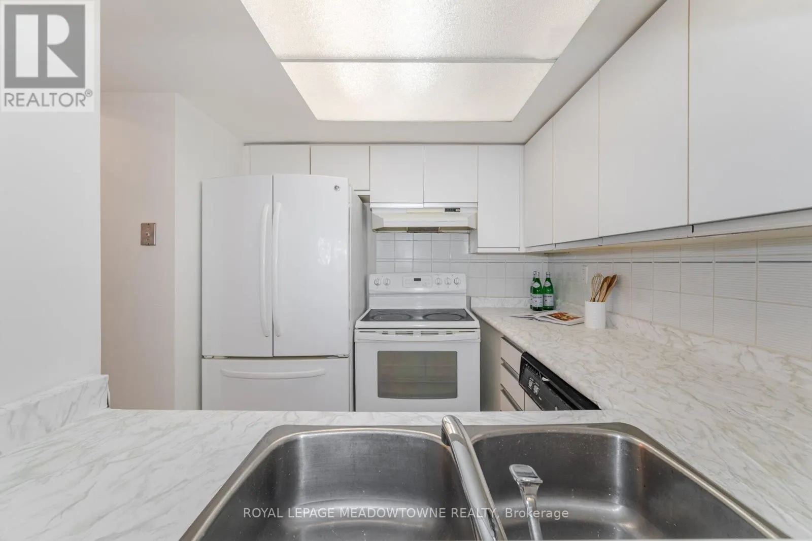 406 - 75 KING STREET E