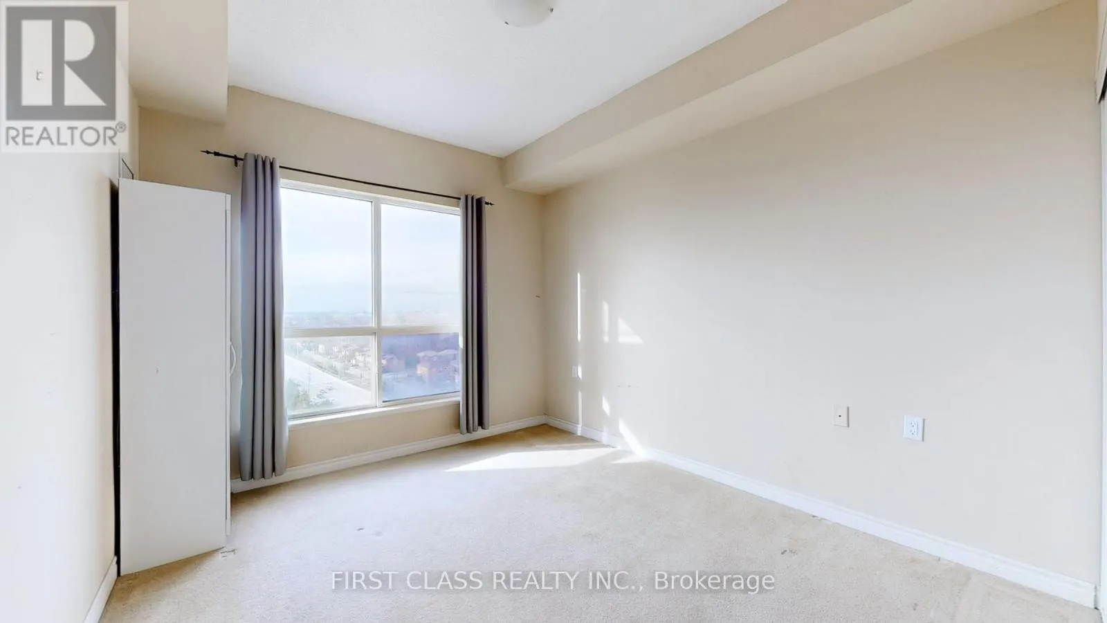 1201 - 810 SCOLLARD COURT