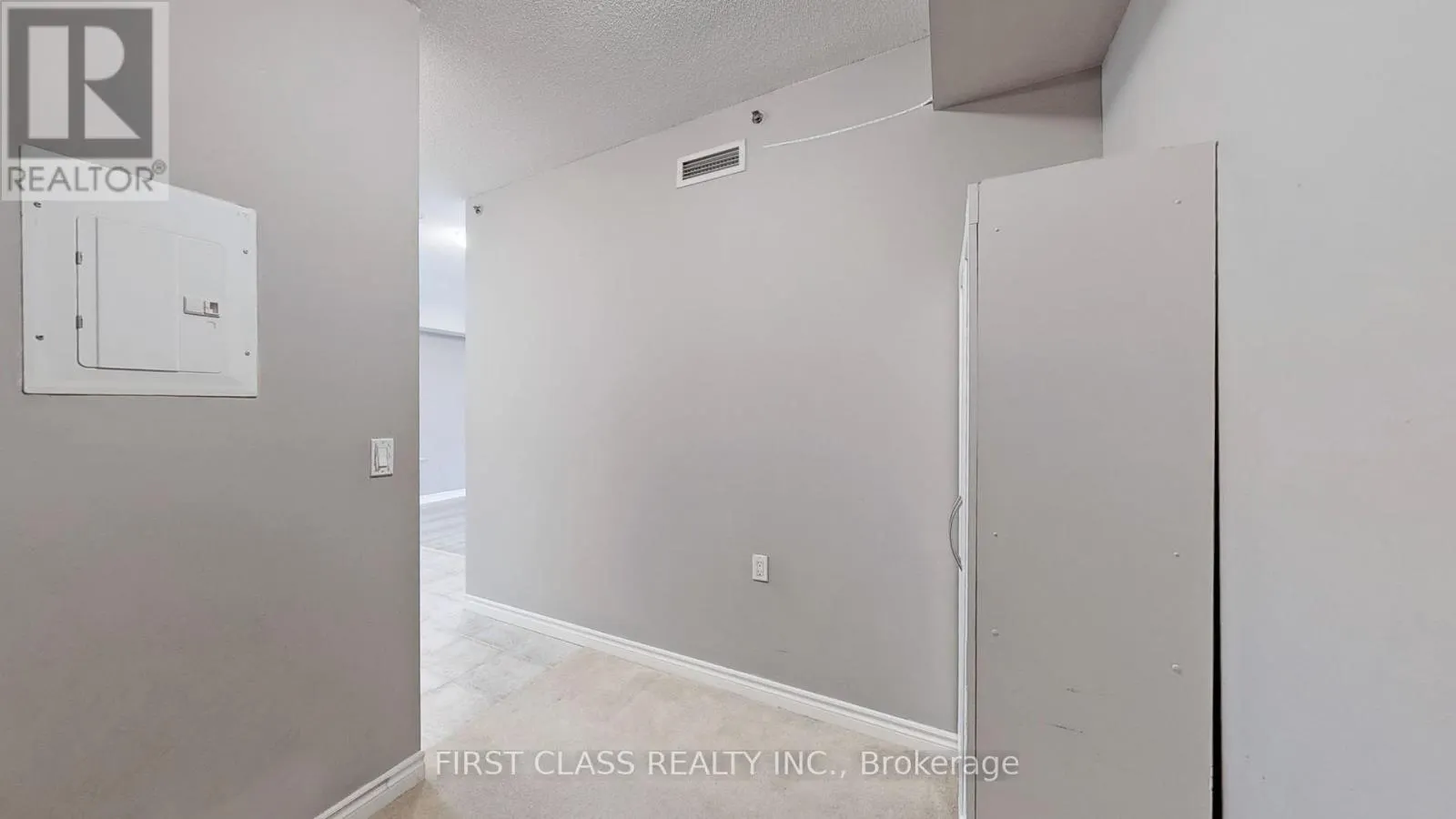 1201 - 810 SCOLLARD COURT