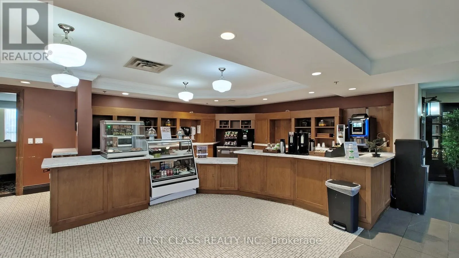 1201 - 810 SCOLLARD COURT