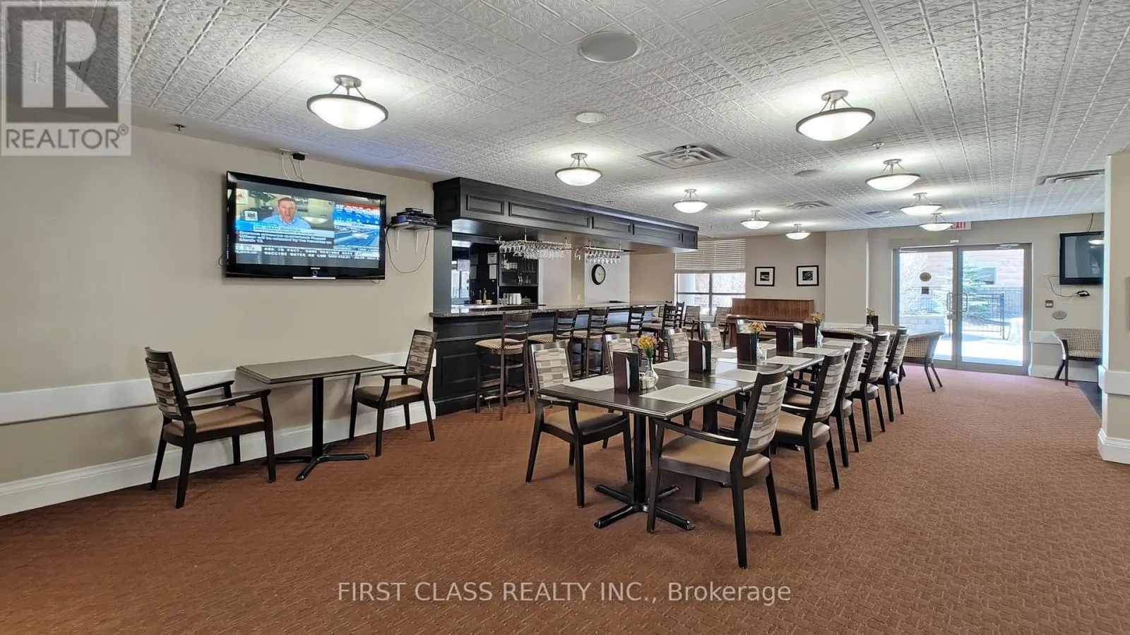 1201 - 810 SCOLLARD COURT