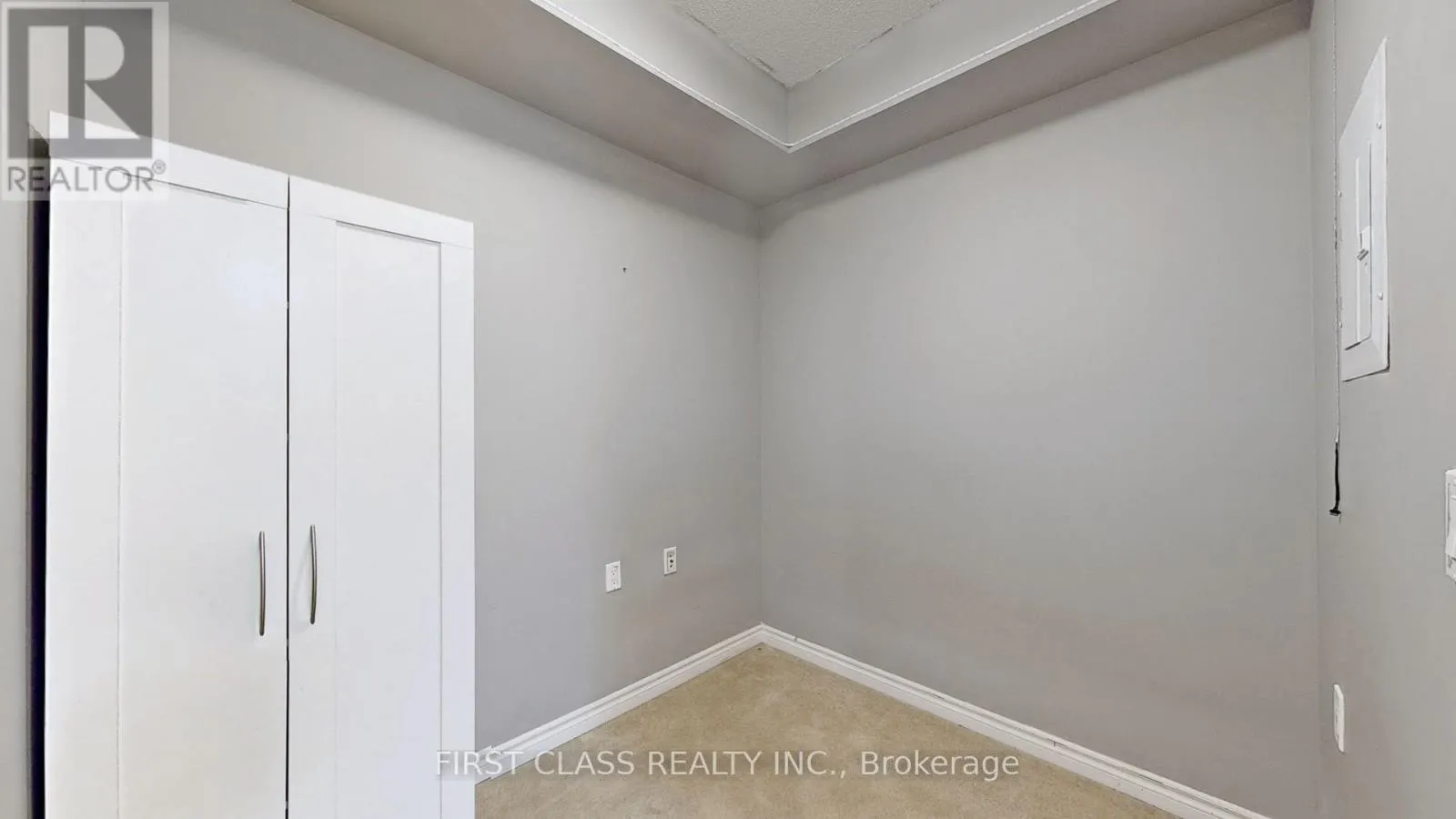 1201 - 810 SCOLLARD COURT