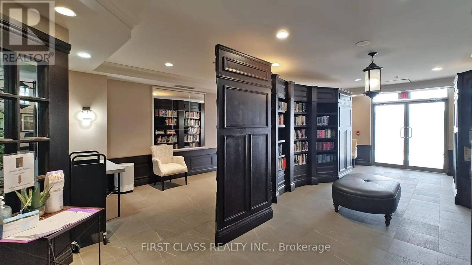 1201 - 810 SCOLLARD COURT