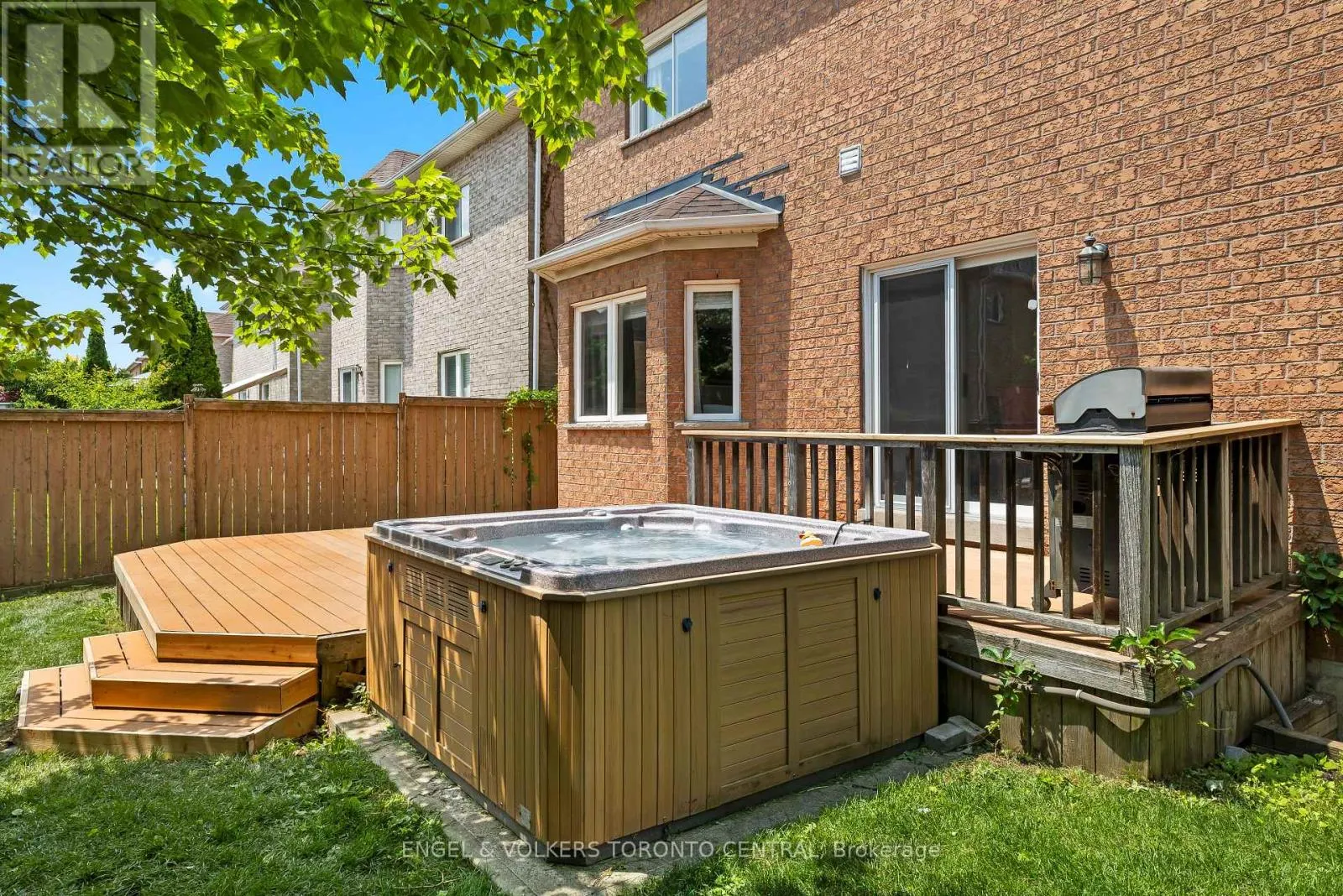 1510 SAMUELSON CIRCLE