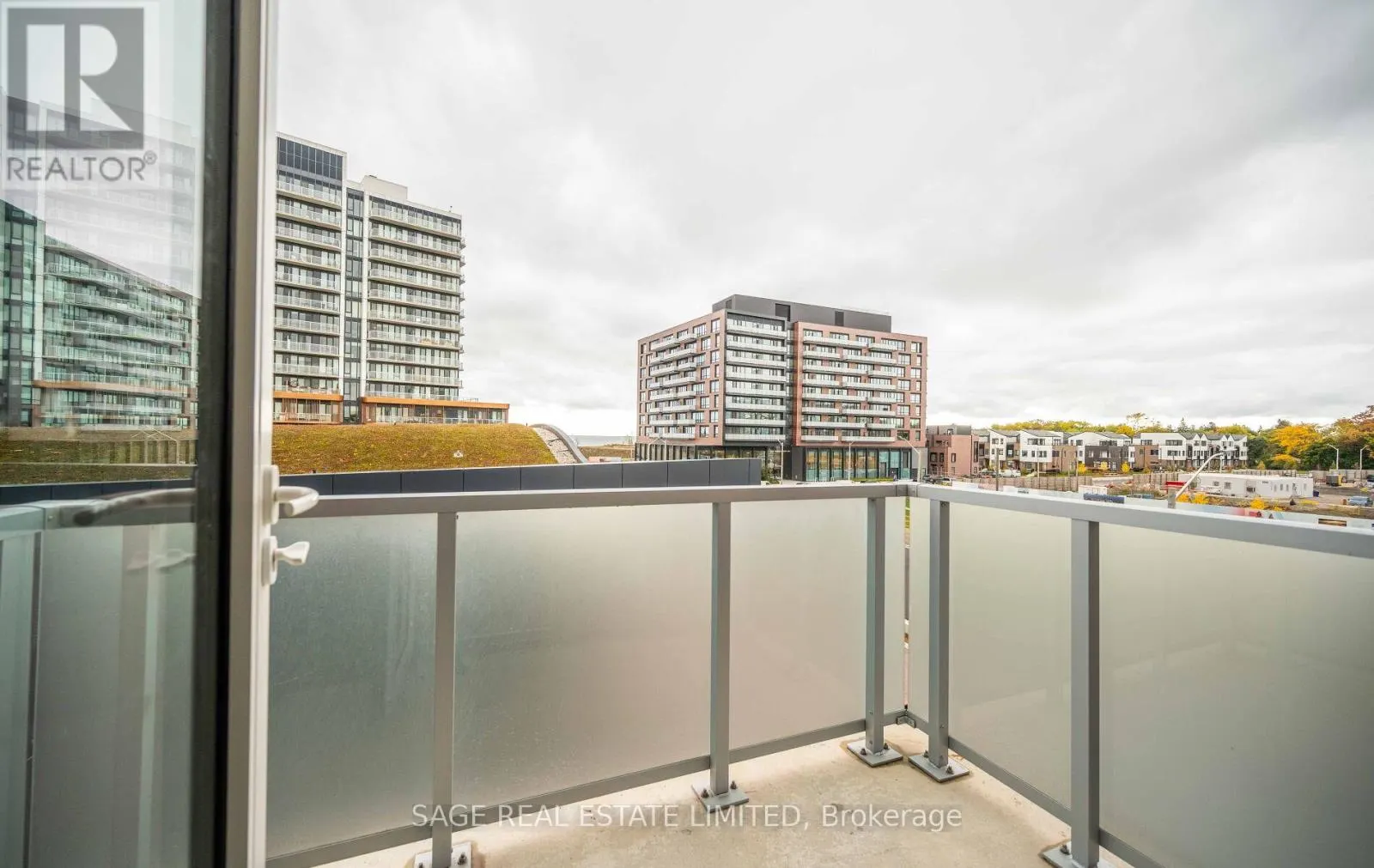 330 - 215 LAKESHORE ROAD W