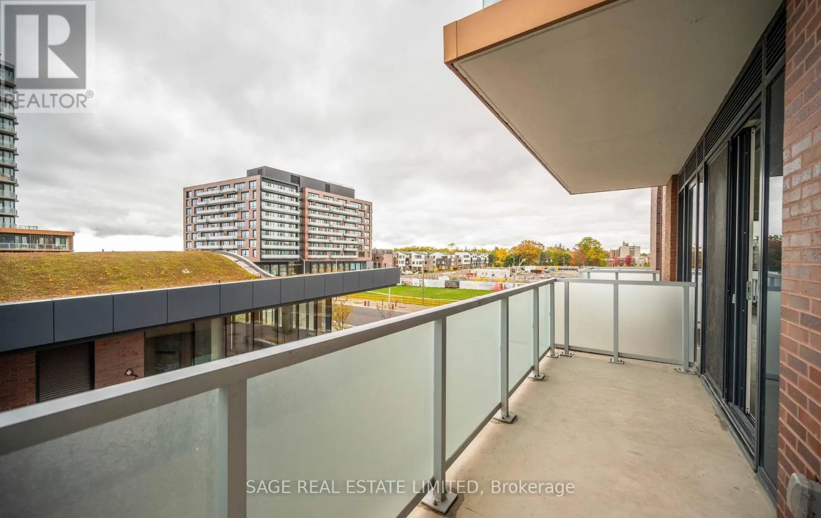 330 - 215 LAKESHORE ROAD W
