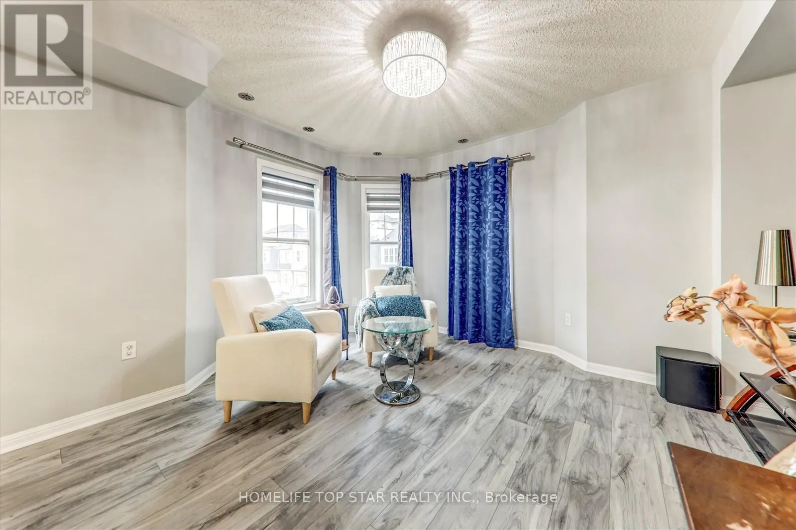 6 - 710 NEIGHBOURHOOD CIRCLE