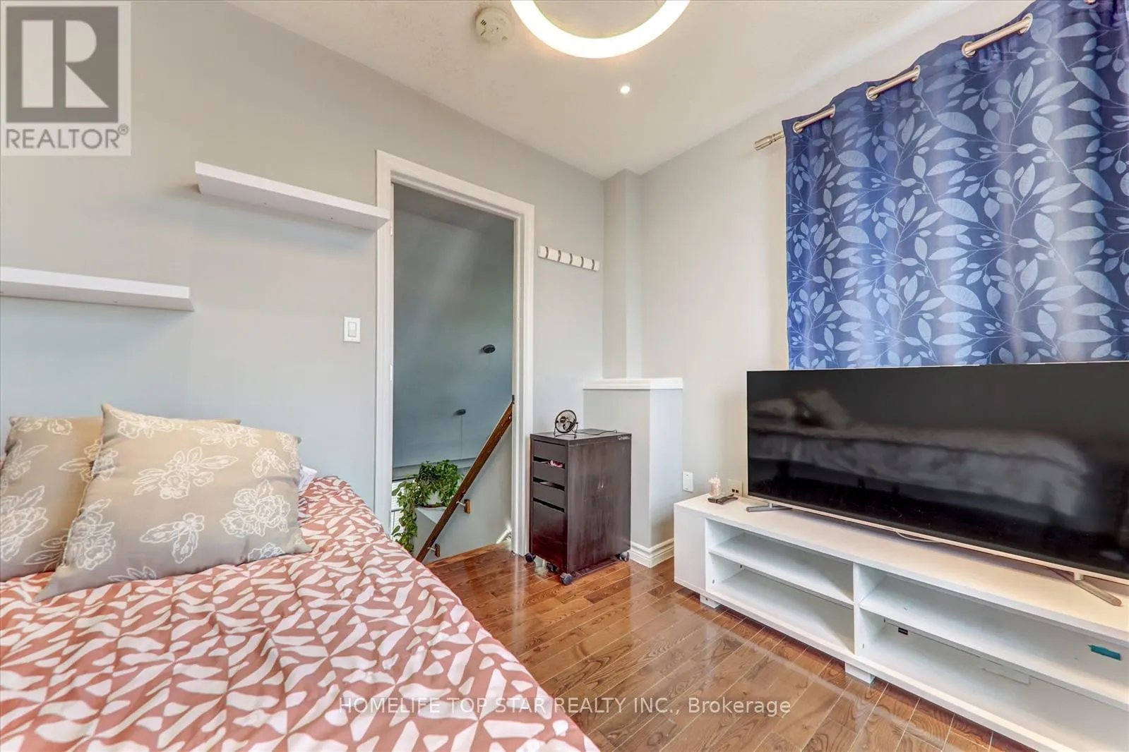 6 - 710 NEIGHBOURHOOD CIRCLE