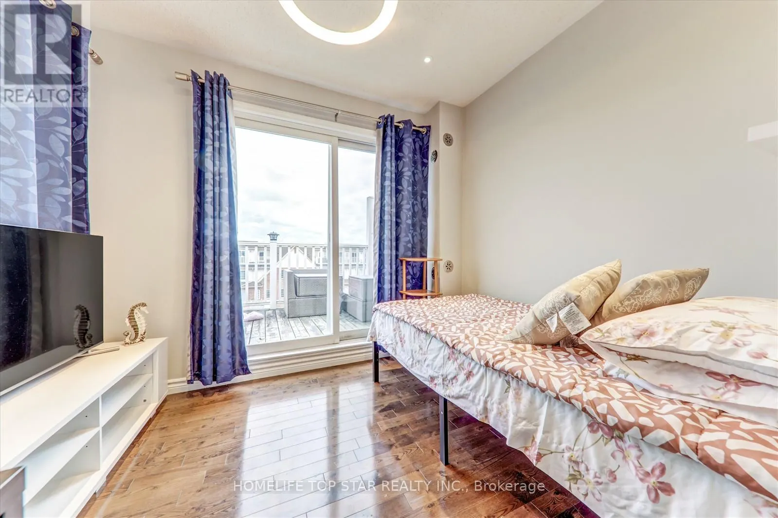 6 - 710 NEIGHBOURHOOD CIRCLE