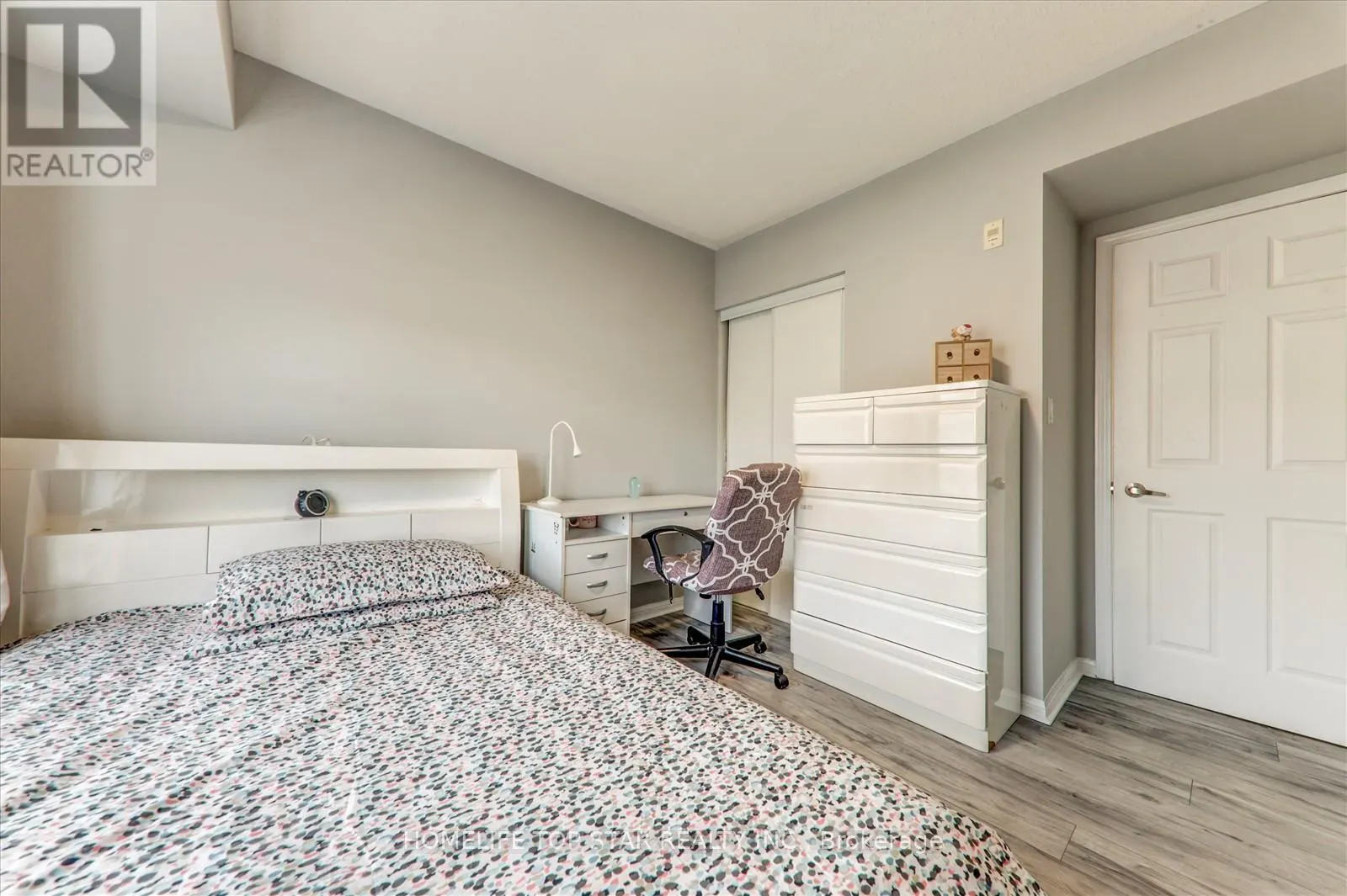 6 - 710 NEIGHBOURHOOD CIRCLE