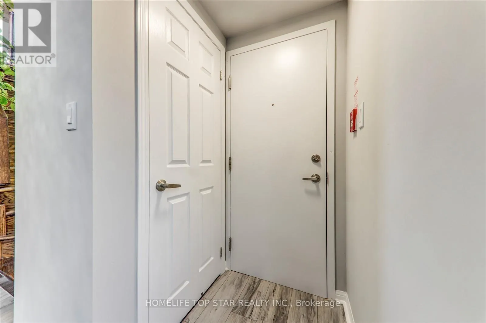 6 - 710 NEIGHBOURHOOD CIRCLE