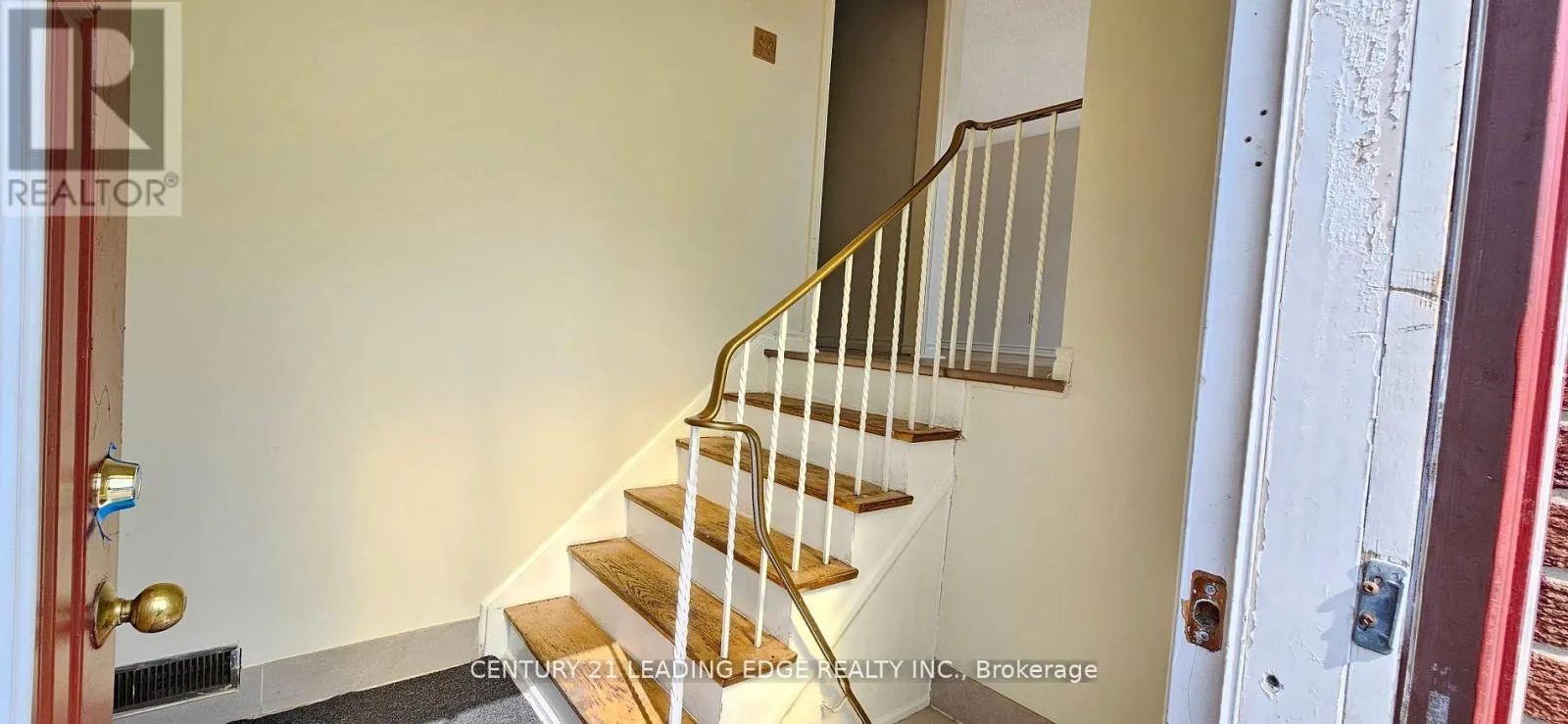 UPPER - 39 MALLARD CRESCENT