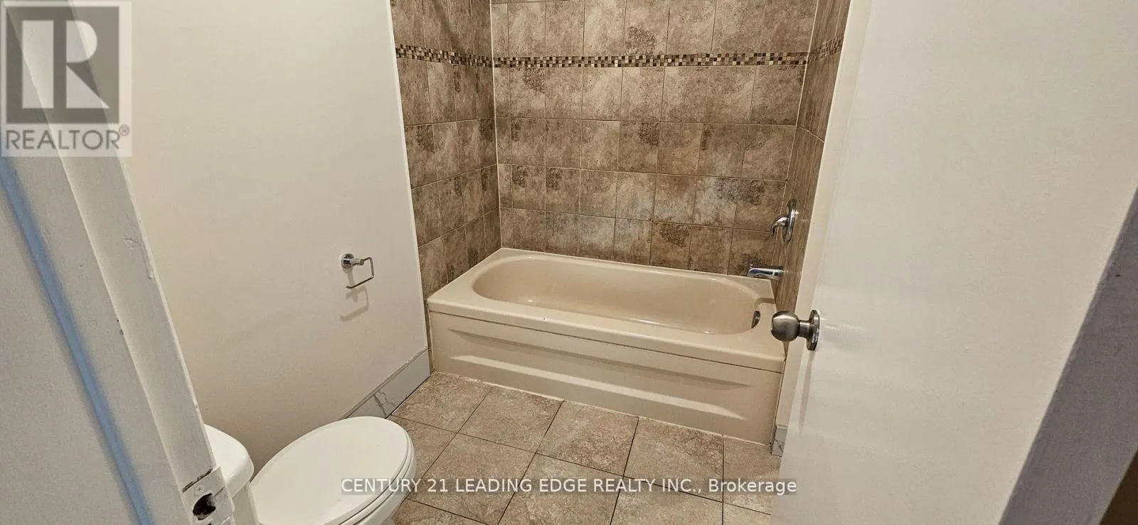 UPPER - 39 MALLARD CRESCENT