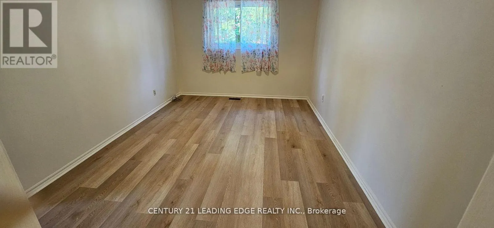 UPPER - 39 MALLARD CRESCENT