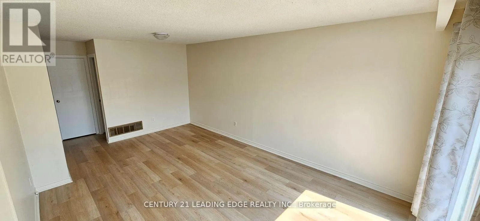 UPPER - 39 MALLARD CRESCENT